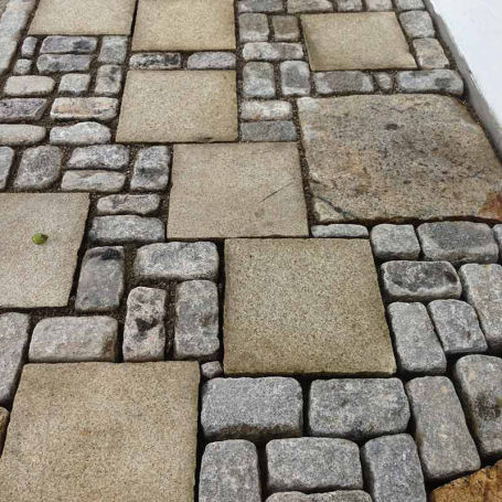 Naturstein Granit gebraucht Platten und Großkopf